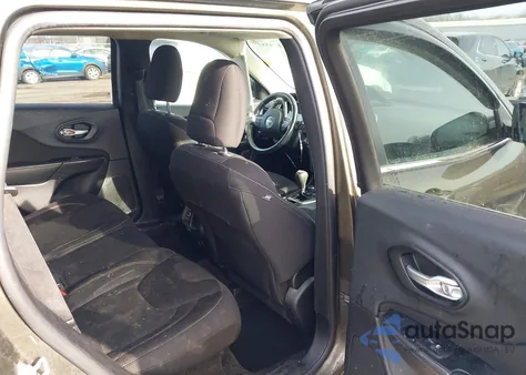 2015 Jeep Cherokee Latitude z USA, uszkodzony, nr VIN 1C4PJMCB4FW659768